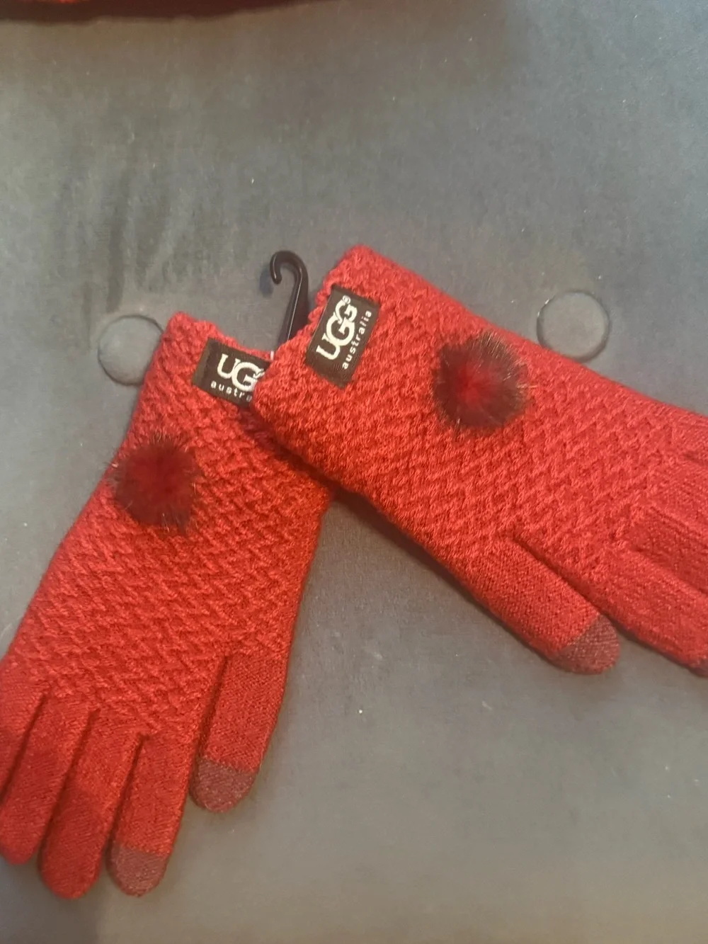 UGG Australia Red Knit Beanie Hat & Touchscreen Gloves‎